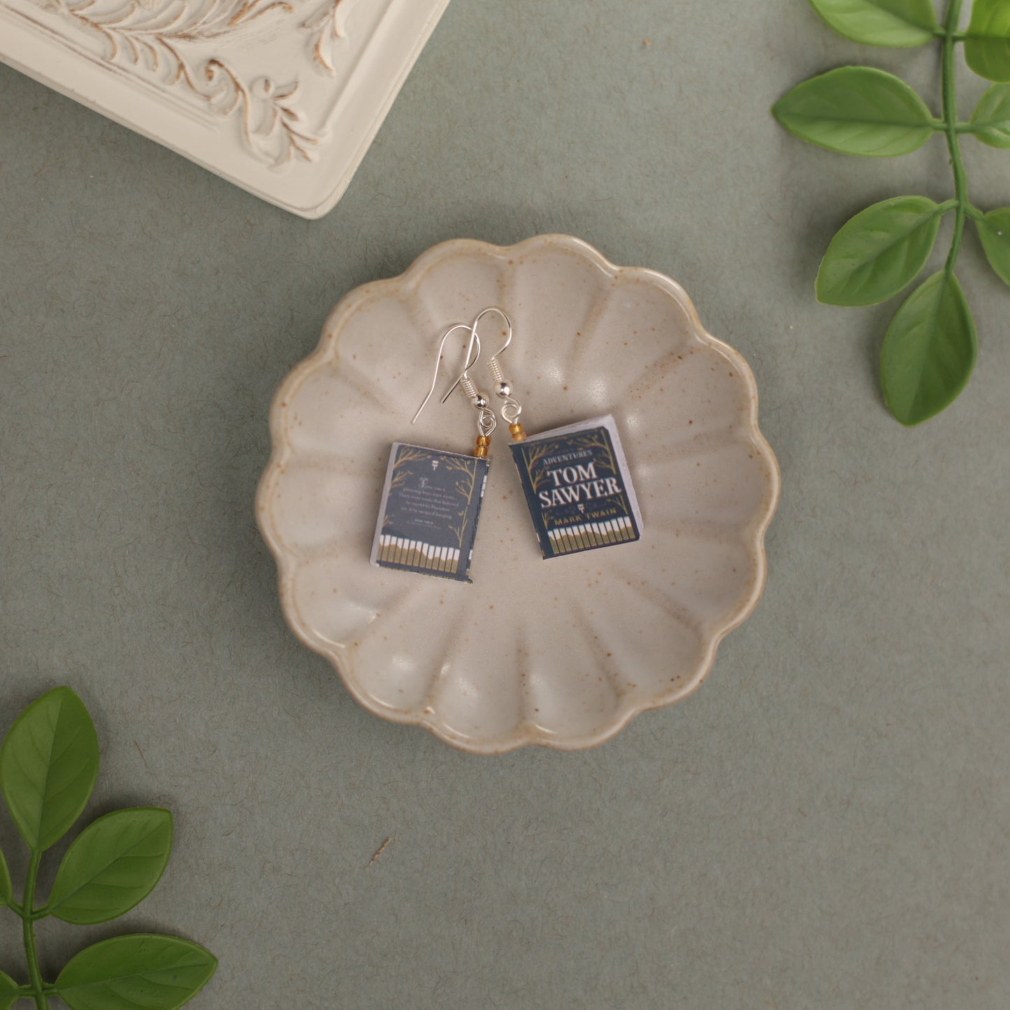 Titled Dangle Earrings - Mark Twain - Tom Sawyer