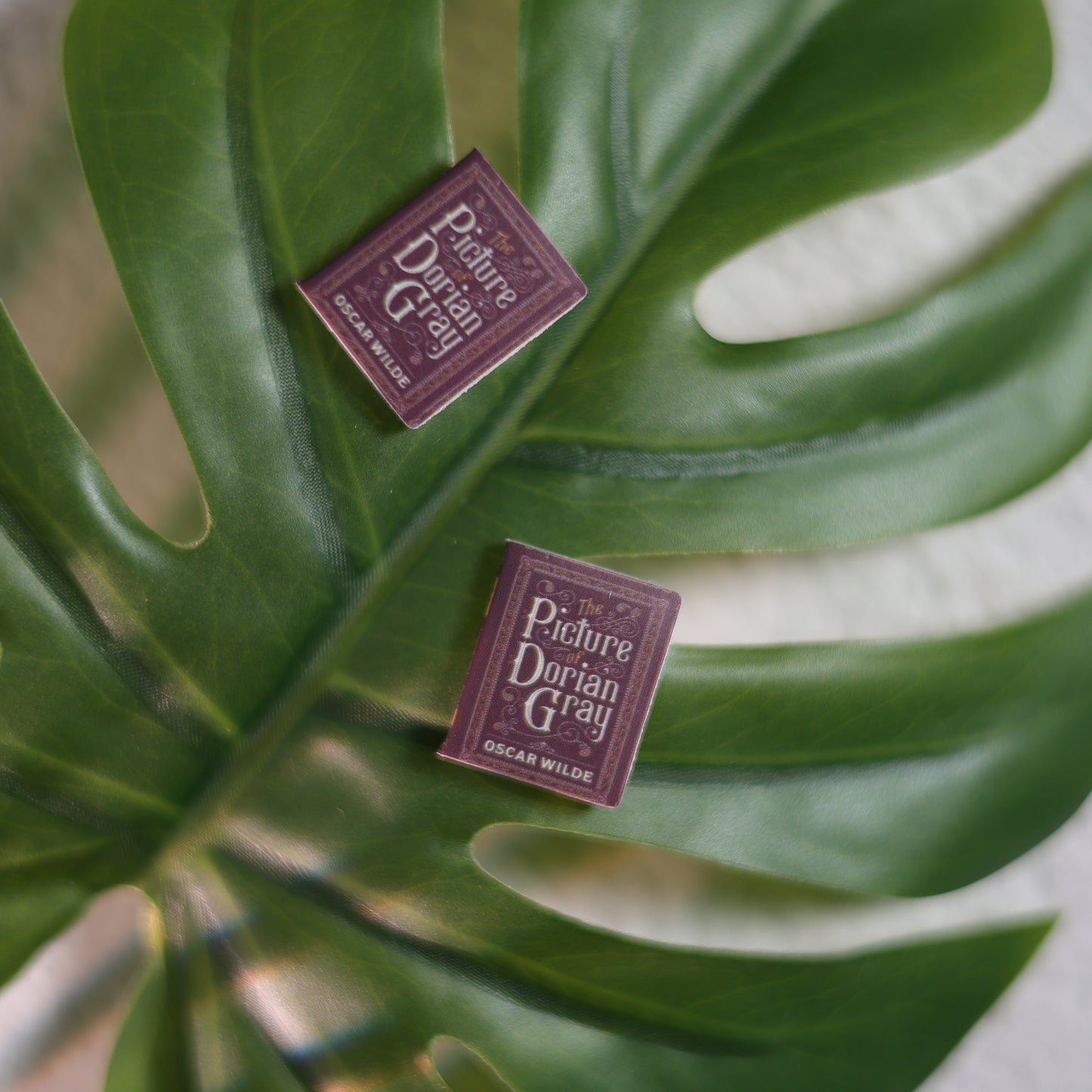 Titled Stud Earrings - Oscar Wilde - The Picture of Dorian Gray
