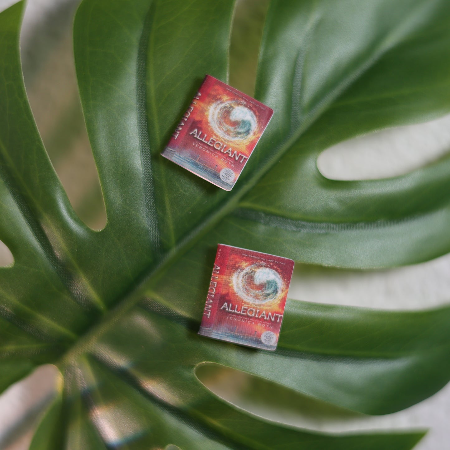 Titled Stud Earrings - Veronica Roth - Allegiant
