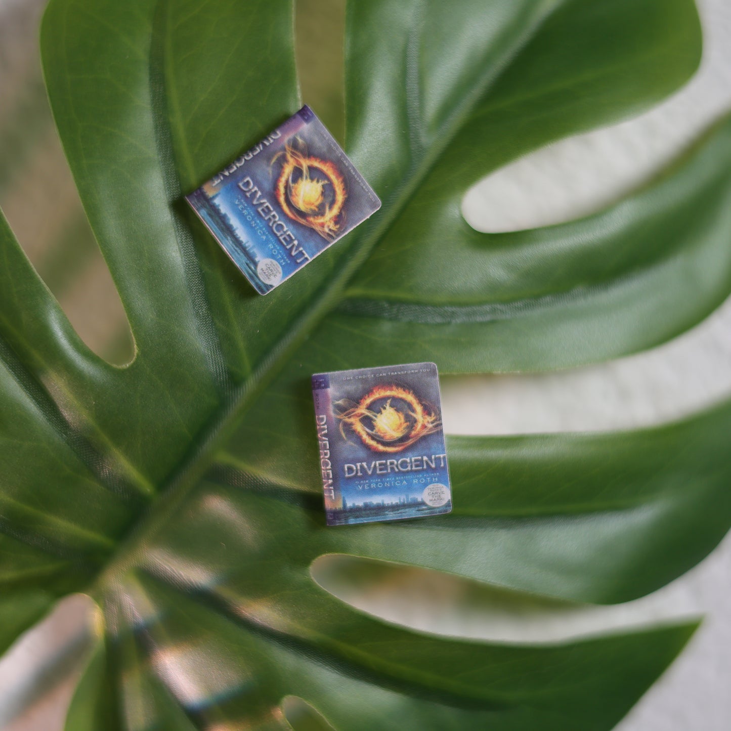 Titled Stud Earrings - Veronica Roth - Divergent